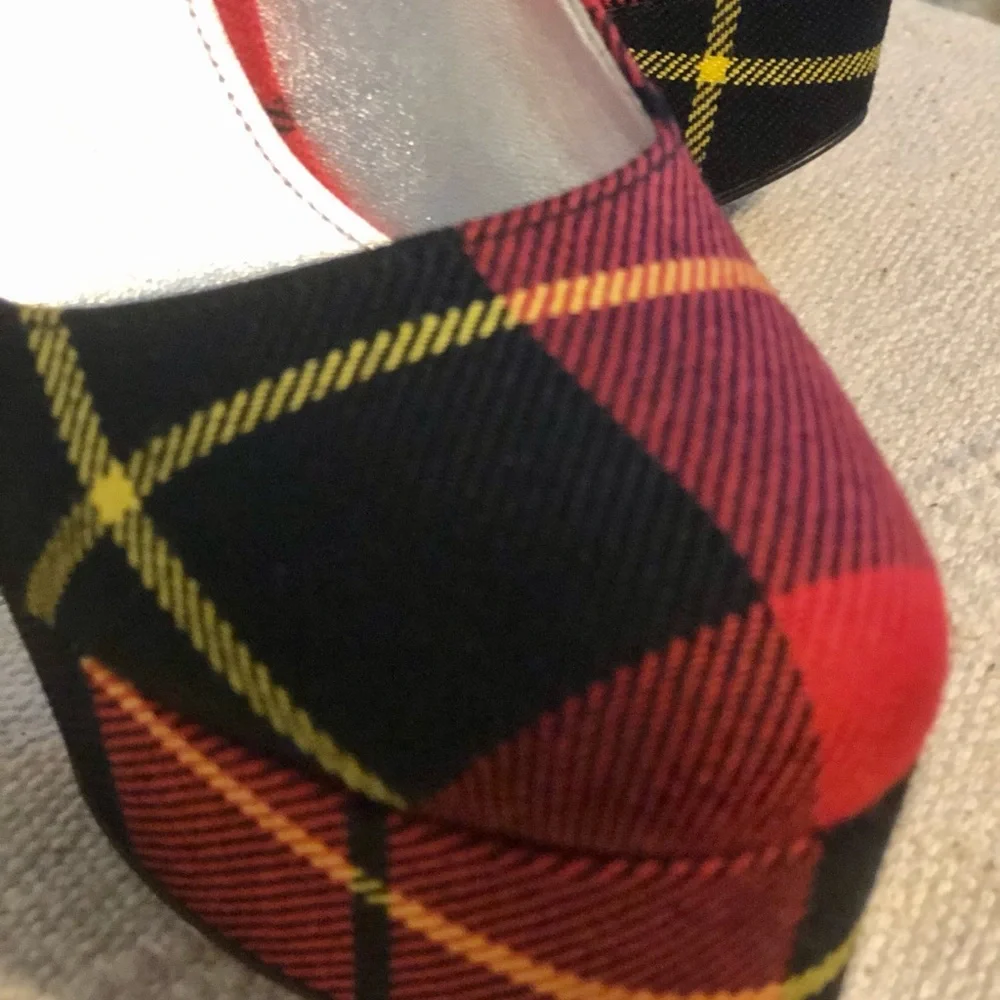 Plaid platform pumps.